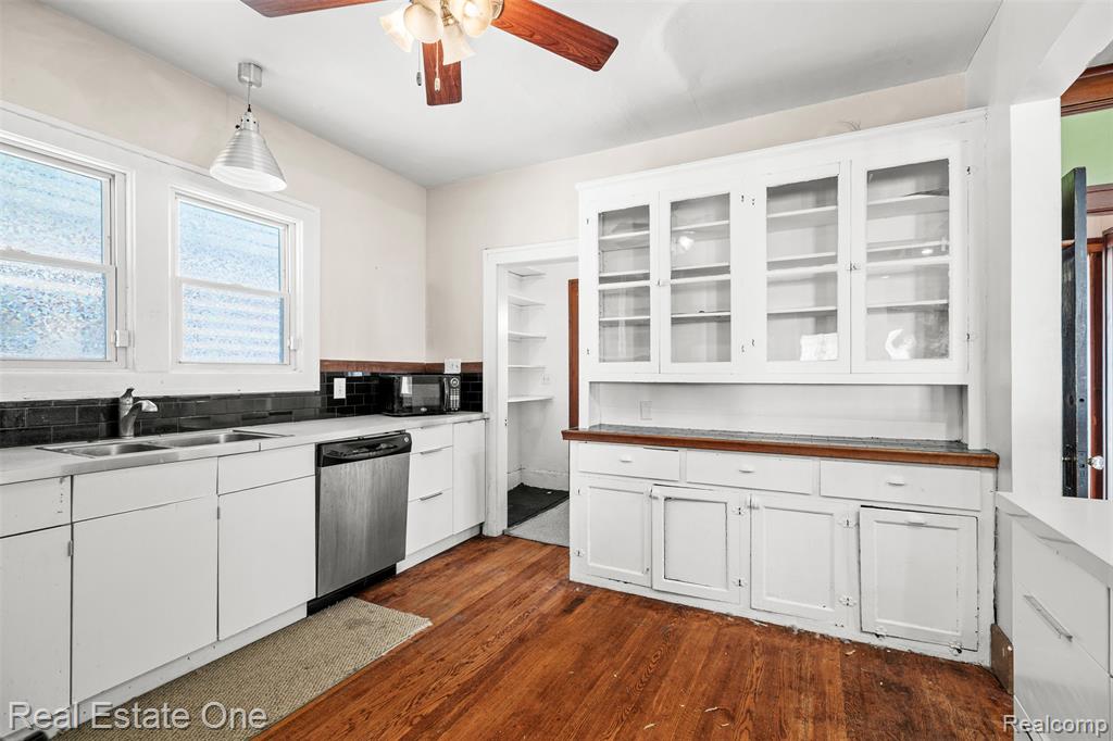 2965 FISCHER Street, Detroit, MI 48214 — Photo 13