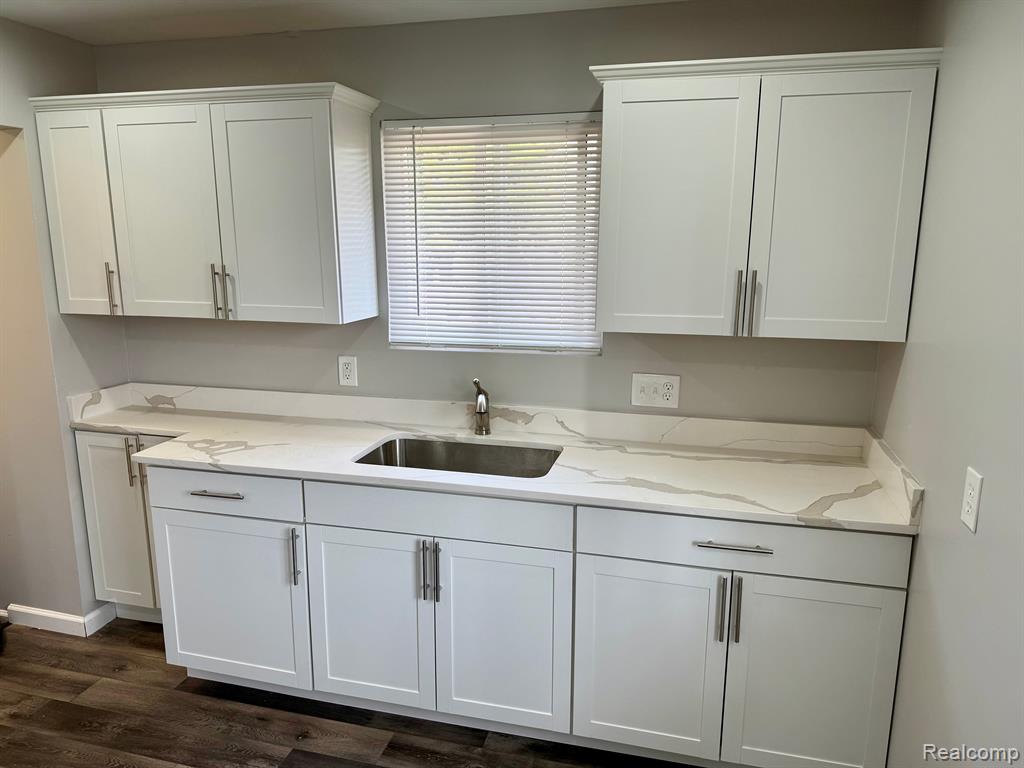5602 MADISON Street, Dearborn Heights, MI 48125 — Photo 17