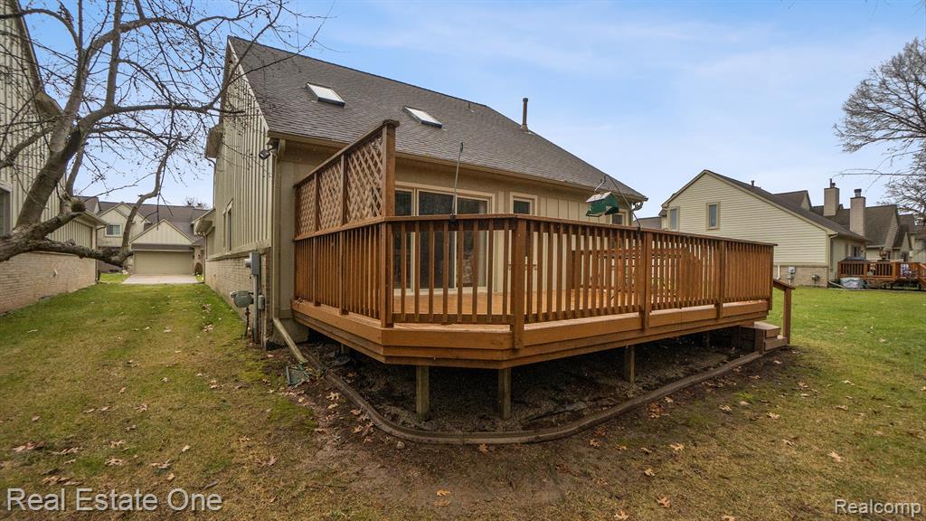 741 RED MAPLE Lane, Wixom, MI 48393 — Photo 27