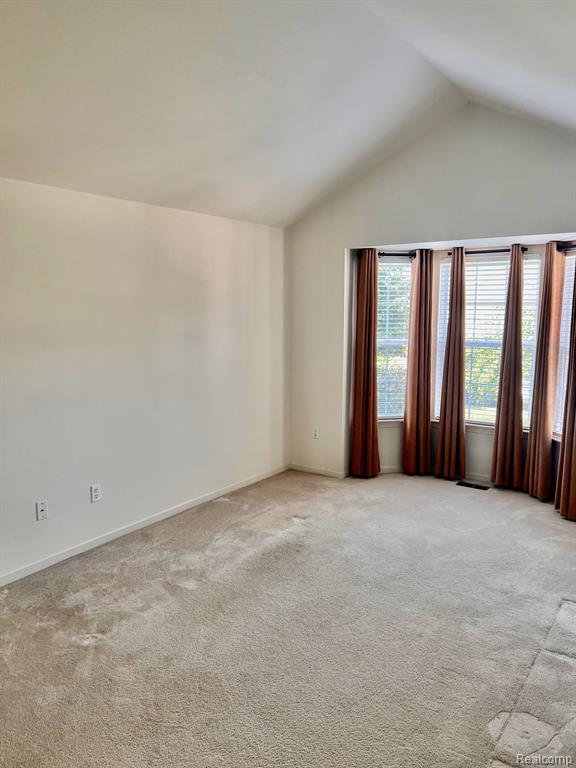 553 WOODHAVEN Drive, Commerce Twp, MI 48390 — Photo 14