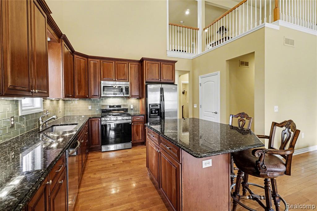 10229 Edgewood Drive, Grand Blanc, MI 48439 — Photo 8