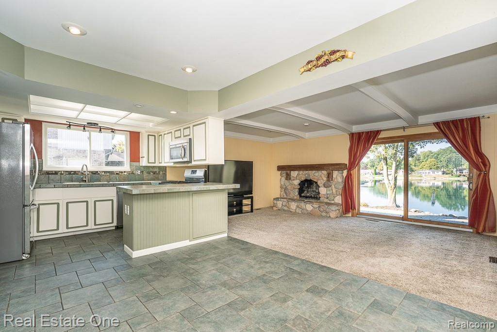 6621 Northpoint Drive, Troy, MI 48085 — Photo 23