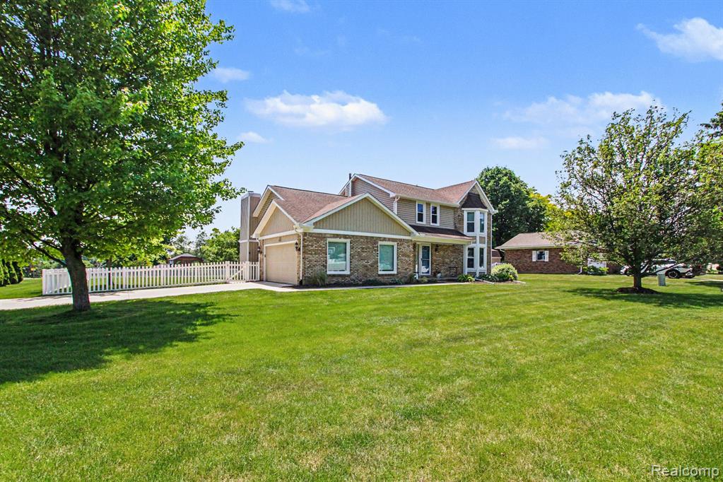 6433 Woodcrest Ridge, Clarkston, MI — Photo 2