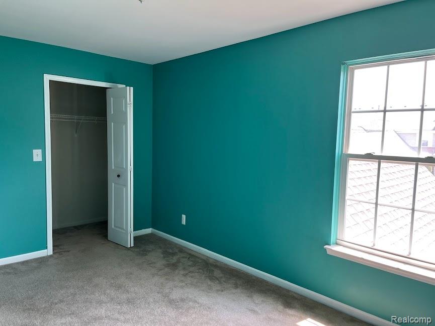 20039 HIDDEN OAKS Drive, Trenton, MI 48183 — Photo 4