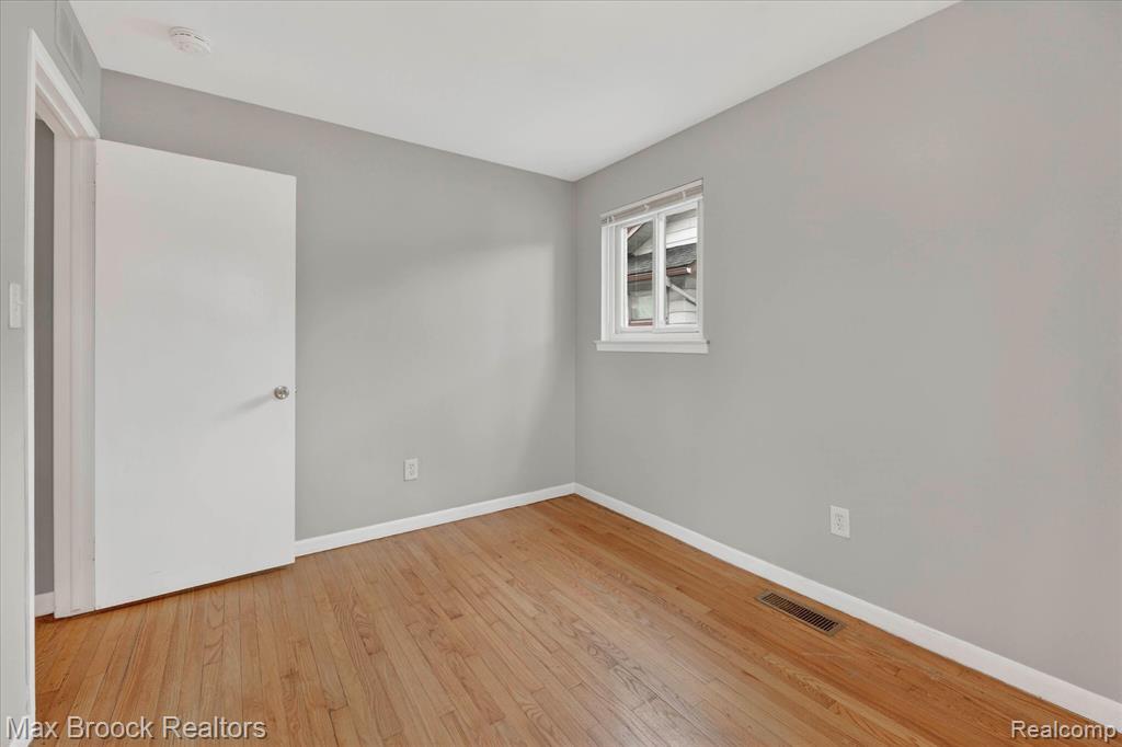 23448 Easterling Avenue, Hazel Park, MI 48030 — Photo 27