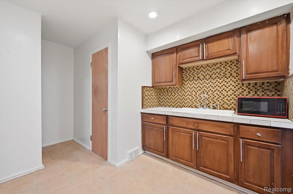 20620 Regent Drive, Detroit, MI 48205 — Photo 11