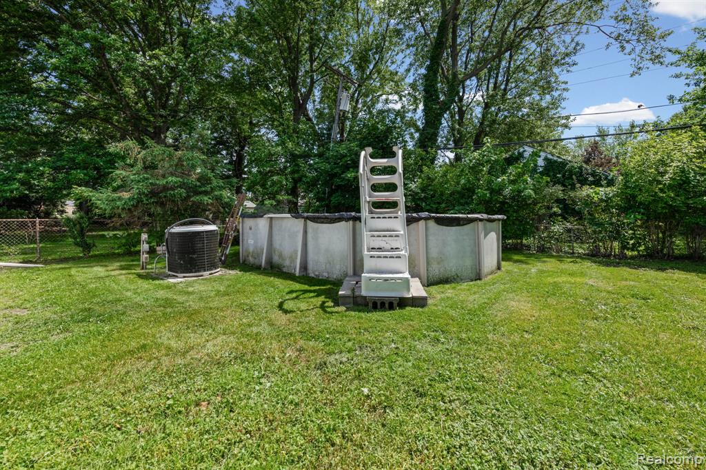 20700 Damman Street, Harper Woods, MI 48225 — Photo 35
