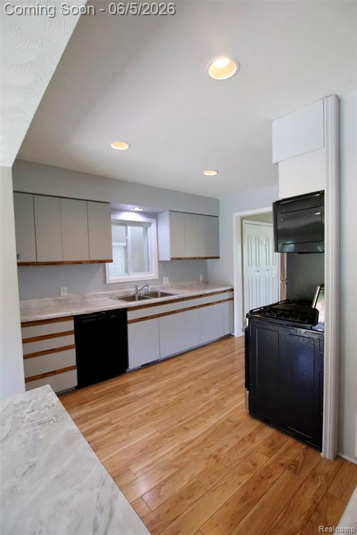 7044 Desmond Road, Waterford, MI 48329 — Photo 35