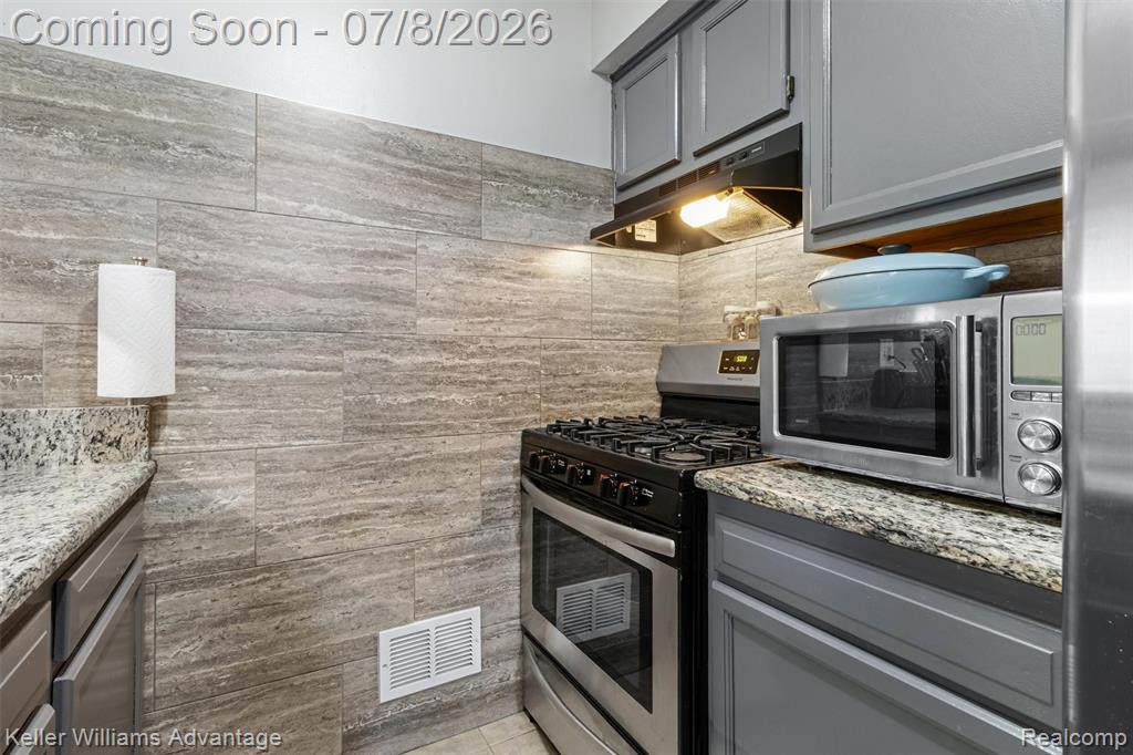 8948 Shawn Drive, Sterling Heights, MI 48312 — Photo 10