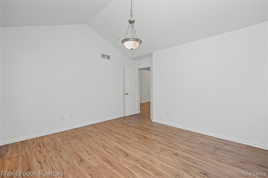 4852 Burberry Drive, Warren, MI 48092 — Photo 23