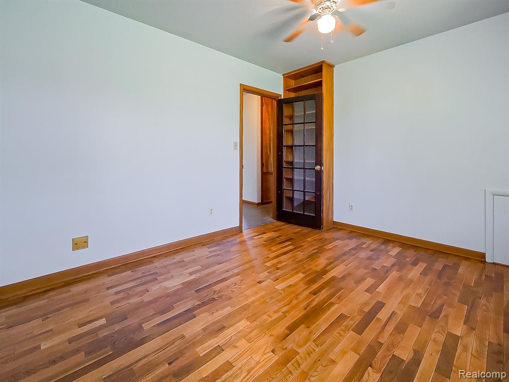 9745 MARSHALL Road, South Lyon, MI 48178 — Photo 17