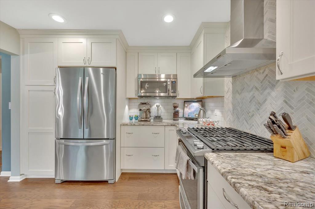 6875 Hubbard Road, Clarkston, MI 48348 — Photo 18