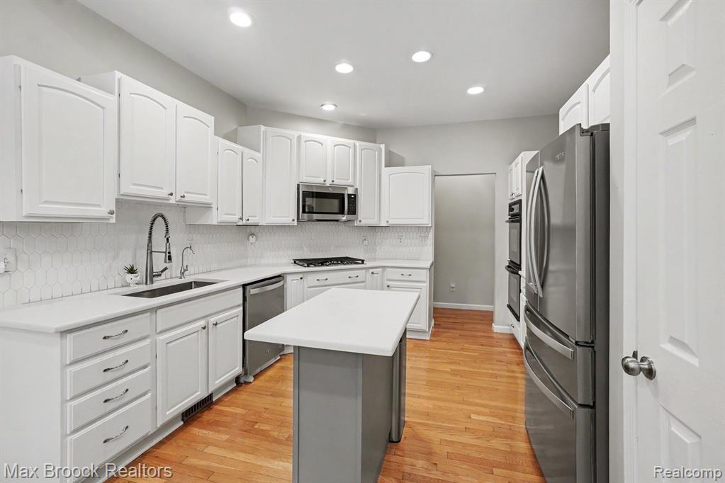 9843 Oak Valley Drive, Clarkston, MI 48348 — Photo 9