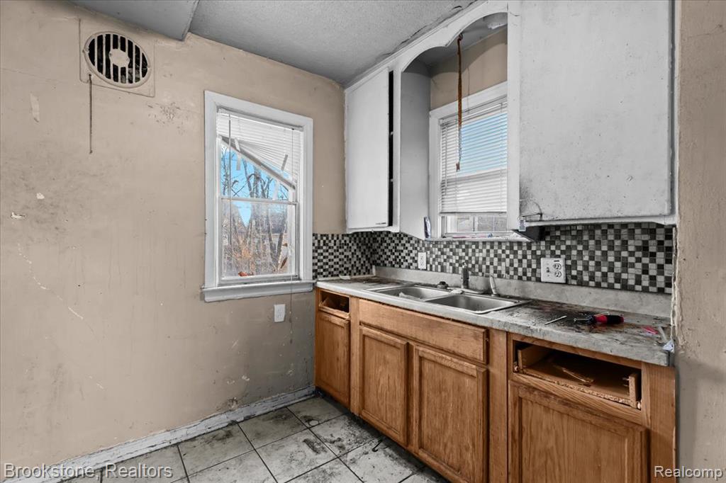 15508 Saint Marys Street, Detroit, MI 48227 — Photo 4