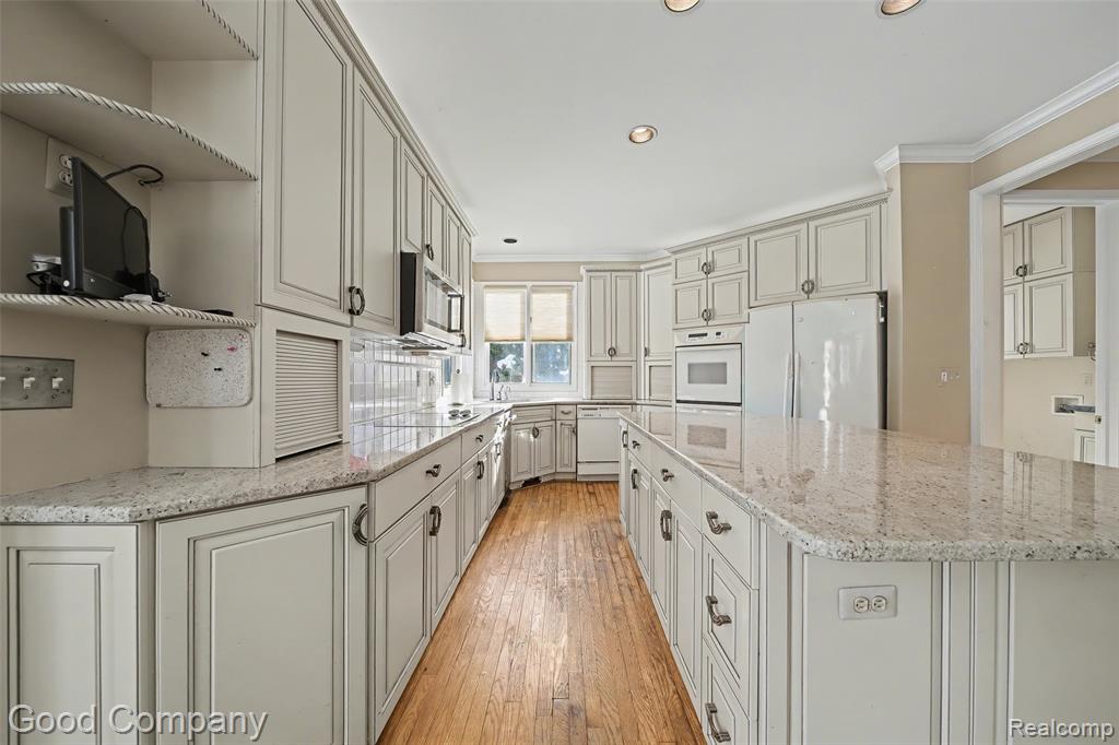 41714 Dukesbury Court, Novi, MI — Photo 2