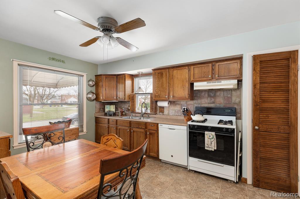 869 LIBERTY Avenue, Lincoln Park, MI 48146 — Photo 6