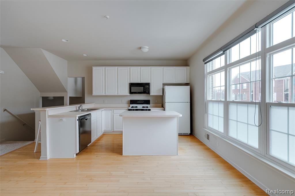 432 CHERRY ORCHARD Road, Canton, MI 48188 — Photo 14