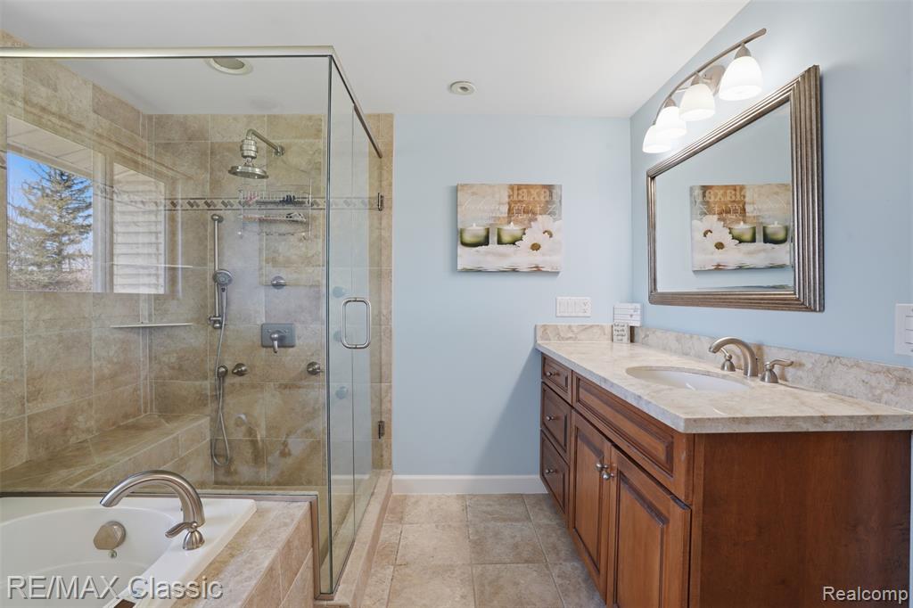 547 Deer Run, White Lake, MI — Photo 31