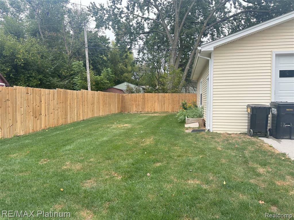 9927 GLASGOW Drive, Brighton, MI 48114 — Photo 8