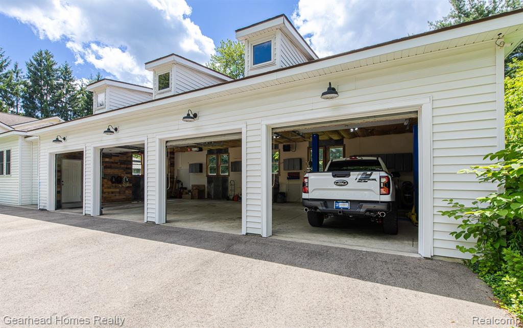 6296 Elizabeth Lake Road, Waterford, MI 48327 — Photo 5