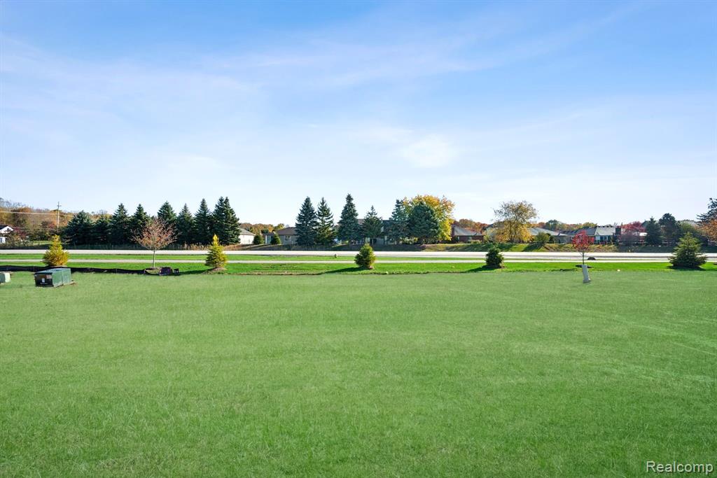 54822 Heron Circle, New Baltimore, MI 48047 — Photo 31