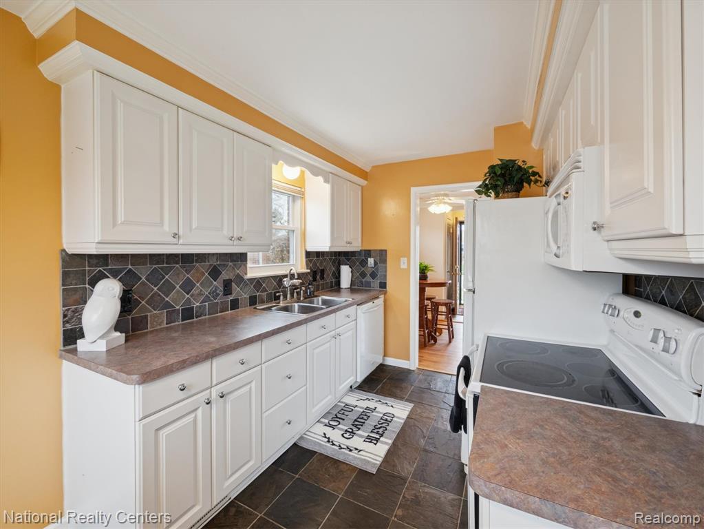 6554 Cardwell Street, Garden City, MI — Photo 14