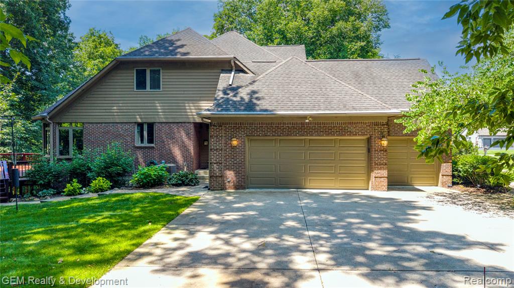 9054 Green Hickory Lane, Fenton, MI 48430 — Photo 54