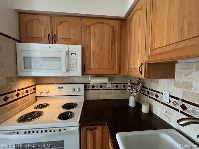 50092 Helfer Boulevard, Wixom, MI 48393 — Photo 11