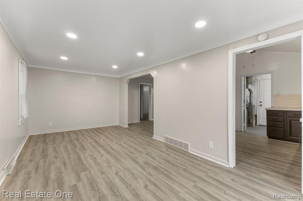 5121 CROISSANT Street, Dearborn Heights, MI 48125 — Photo 9