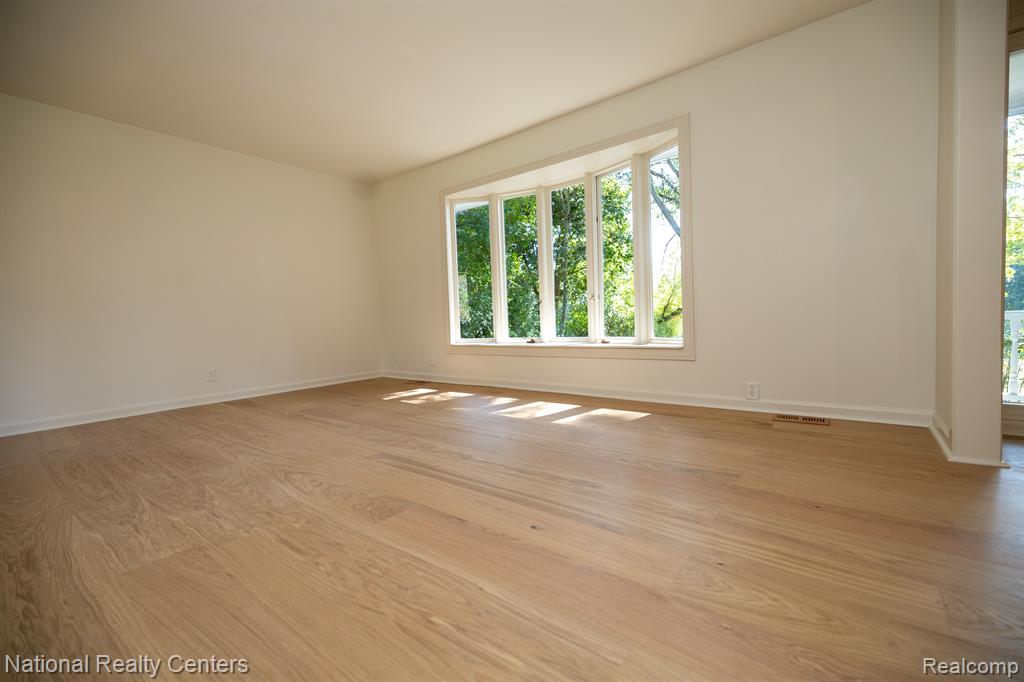 6050 UPPER STRAITS Boulevard, West Bloomfield, MI 48324 — Photo 16