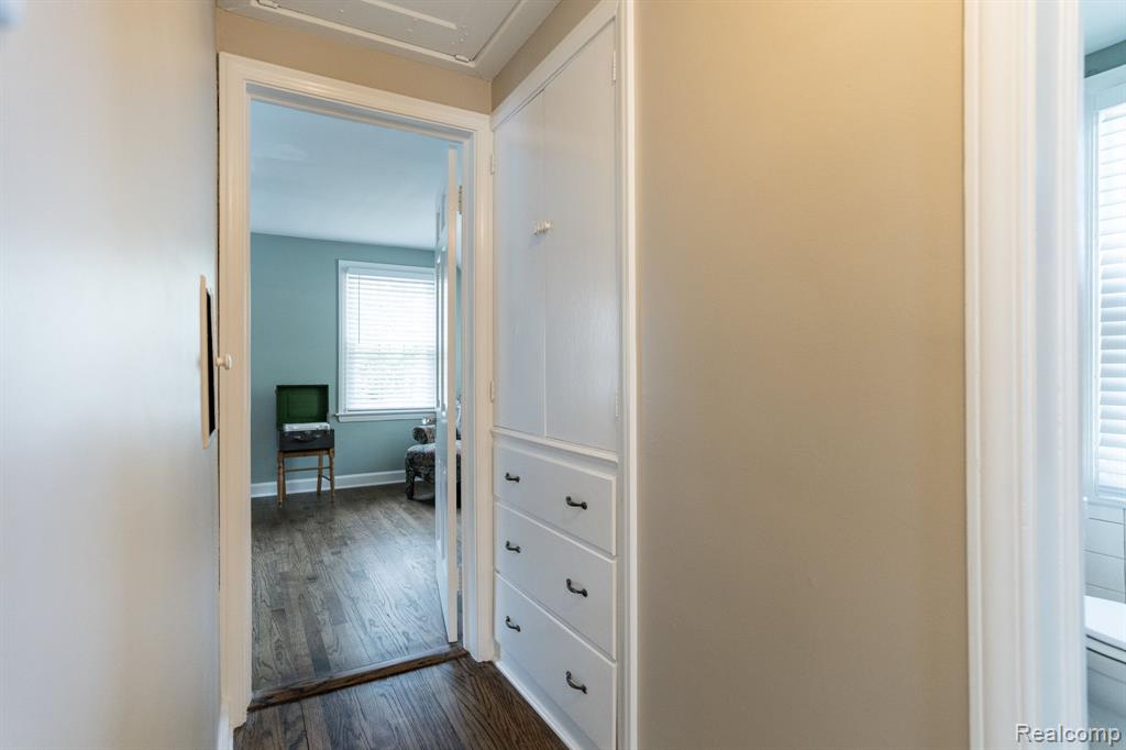 27714 California Drive NE, Lathrup Village, MI 48076 — Photo 17
