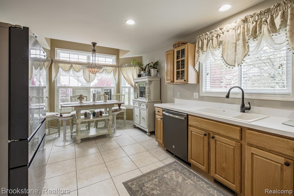 4808 New Haven Drive, Howell, MI 48843 — Photo 5