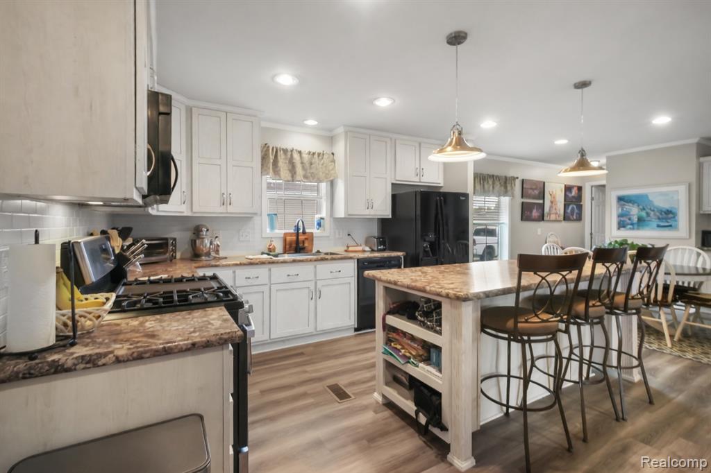 11160 Walden Court, South Lyon, MI 48178 — Photo 8