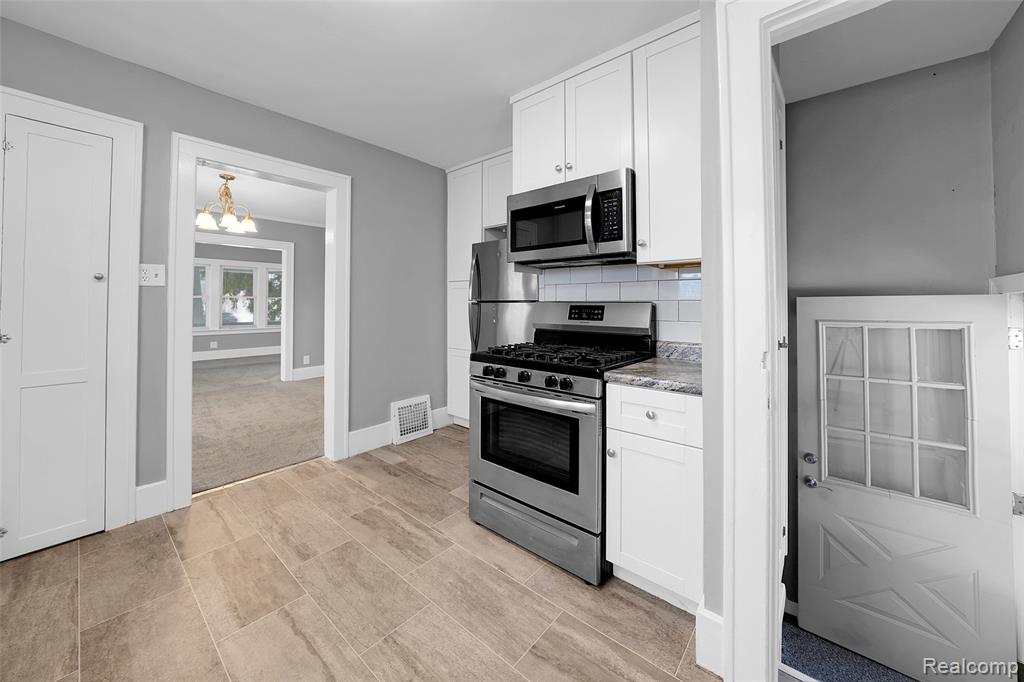 433 N Saginaw Street, Holly, MI 48442 — Photo 14