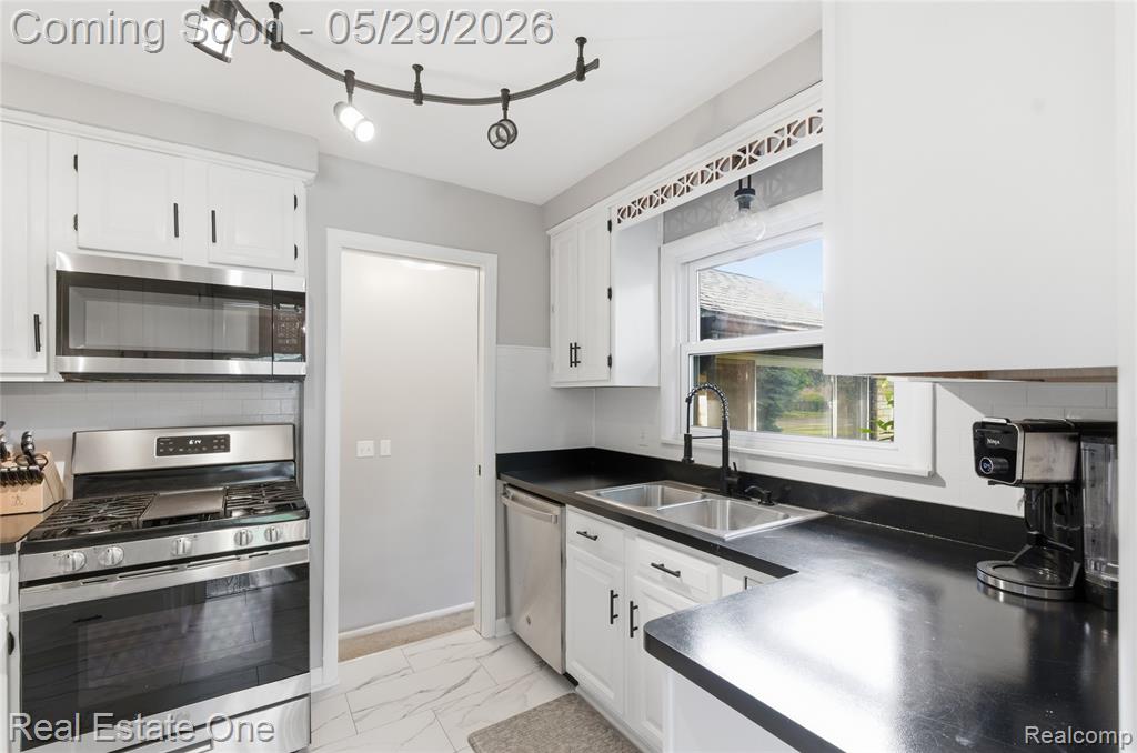 733 S Webik Avenue, Clawson, MI — Photo 27