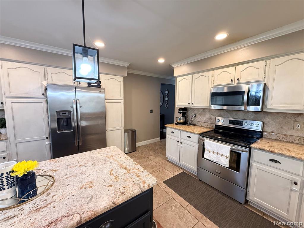 46557 Glen Pointe Drive, Utica, MI 48315 — Photo 19
