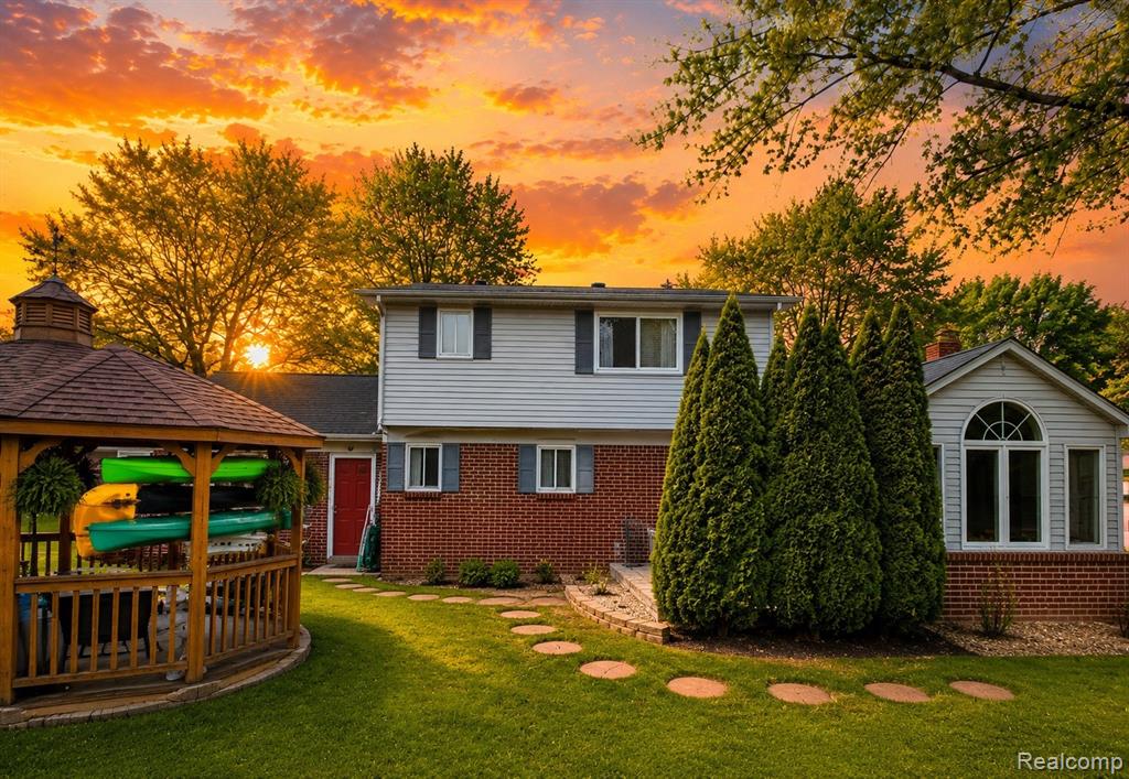 9739 Waterway Drive N, Grosse Ile, MI 48138 — Photo 2