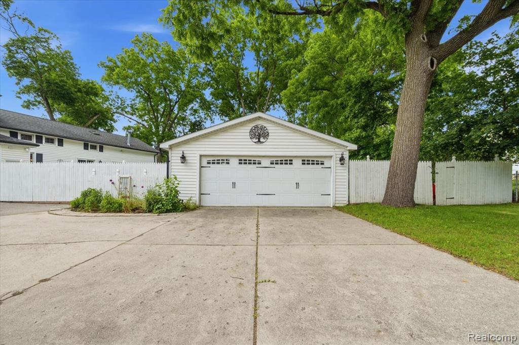 549 Grixdale Lane, Waterford, MI 48328 — Photo 58