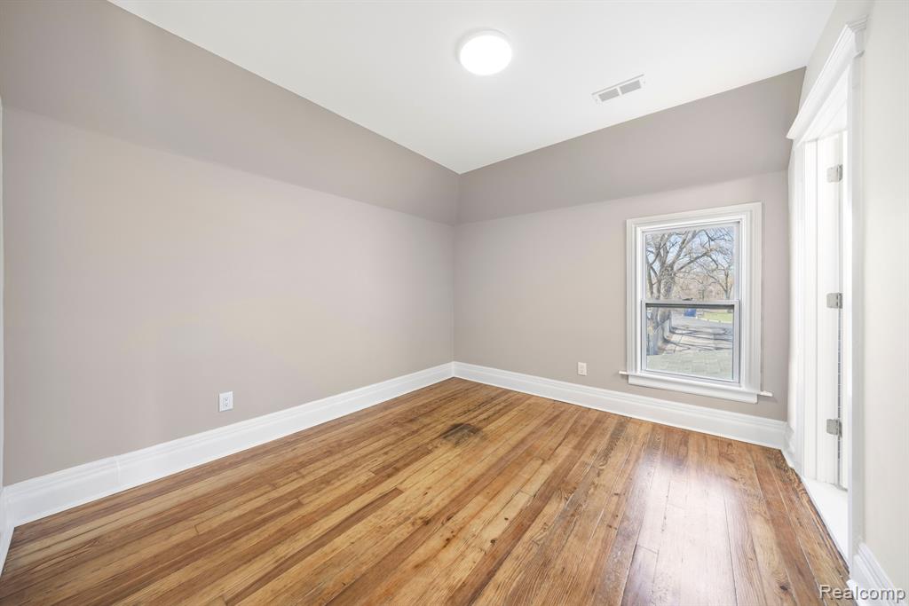 4180 SEMINOLE Street, Detroit, MI 48214 — Photo 22