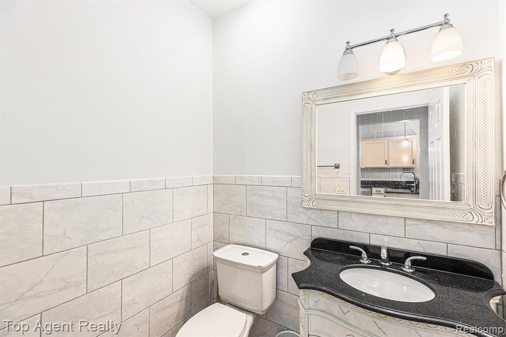 7087 Moore Court, Shelby Twp, MI 48317 — Photo 8