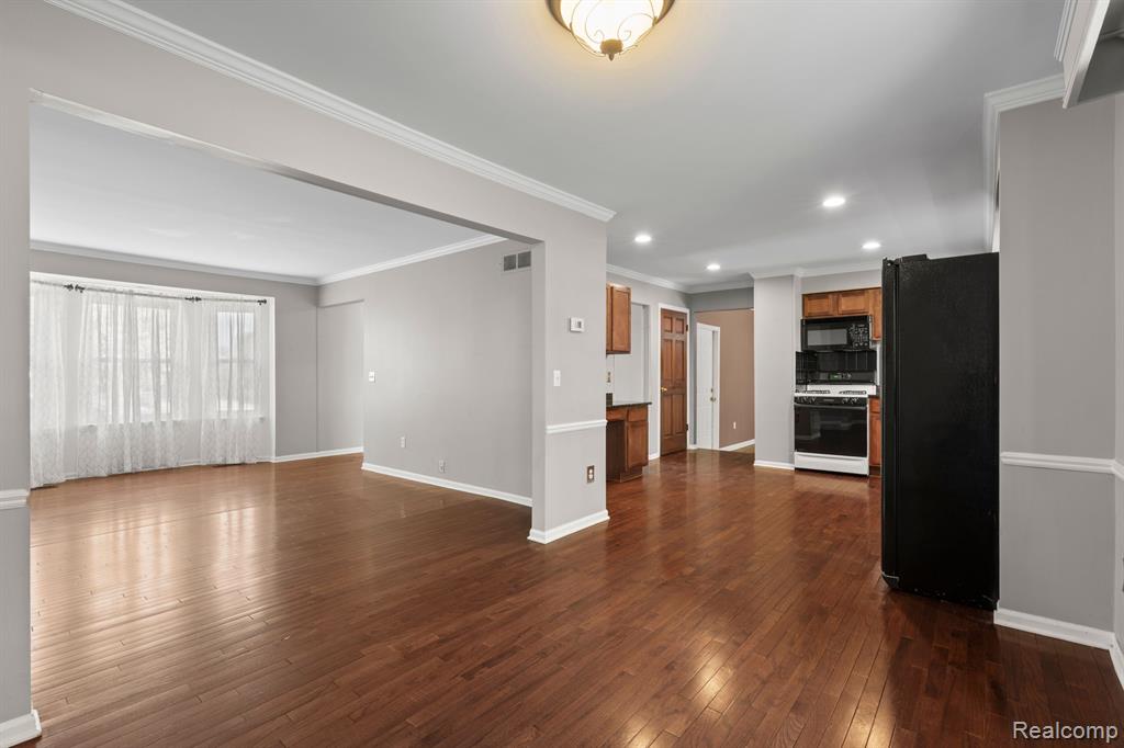 50631 NEWCASTLE Drive, Chesterfield, MI 48047 — Photo 18