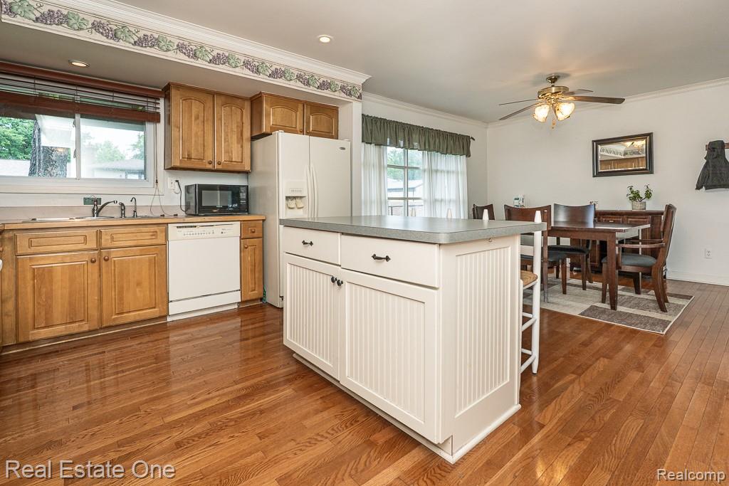 42514 Freeport Drive, Sterling Heights, MI 48313 — Photo 18