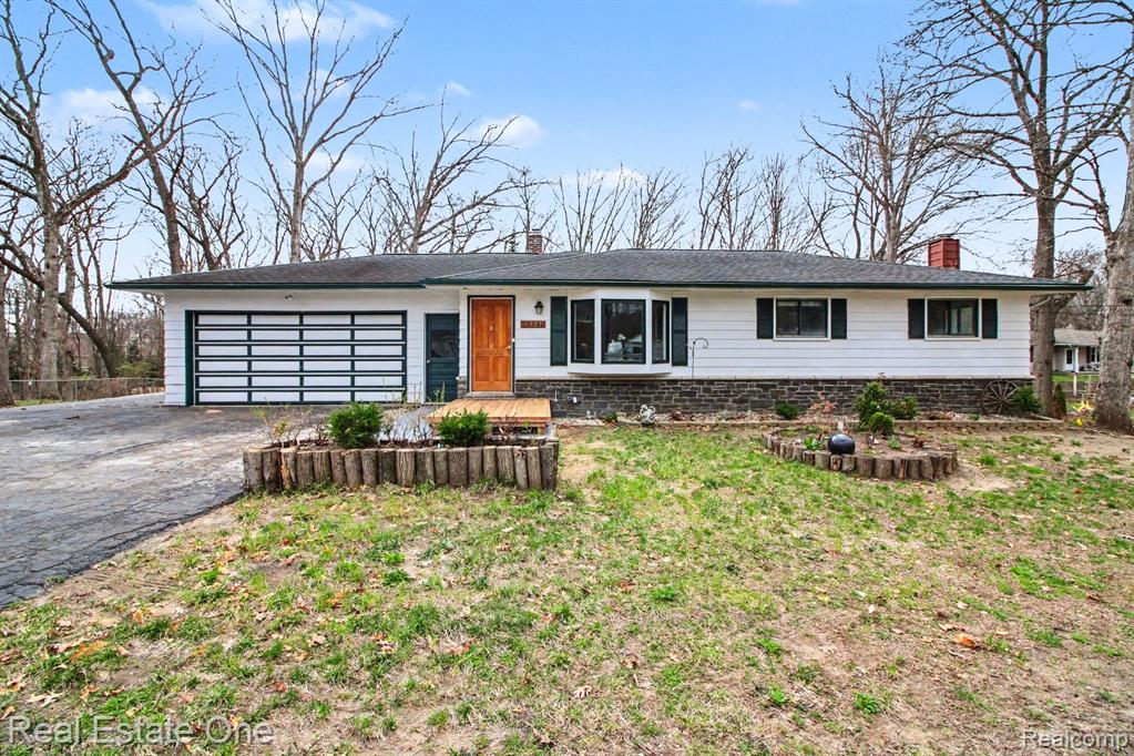 4937 Oak Park Drive, Clarkston, MI — front exterior