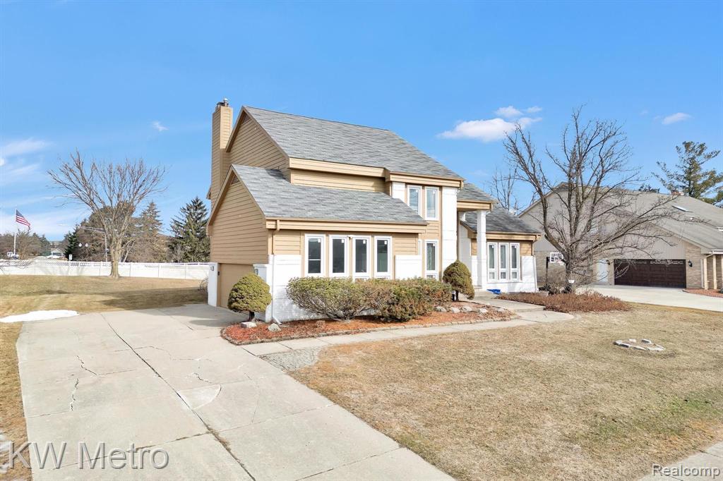 6250 STONEBRIDGE, West Bloomfield, MI — front exterior