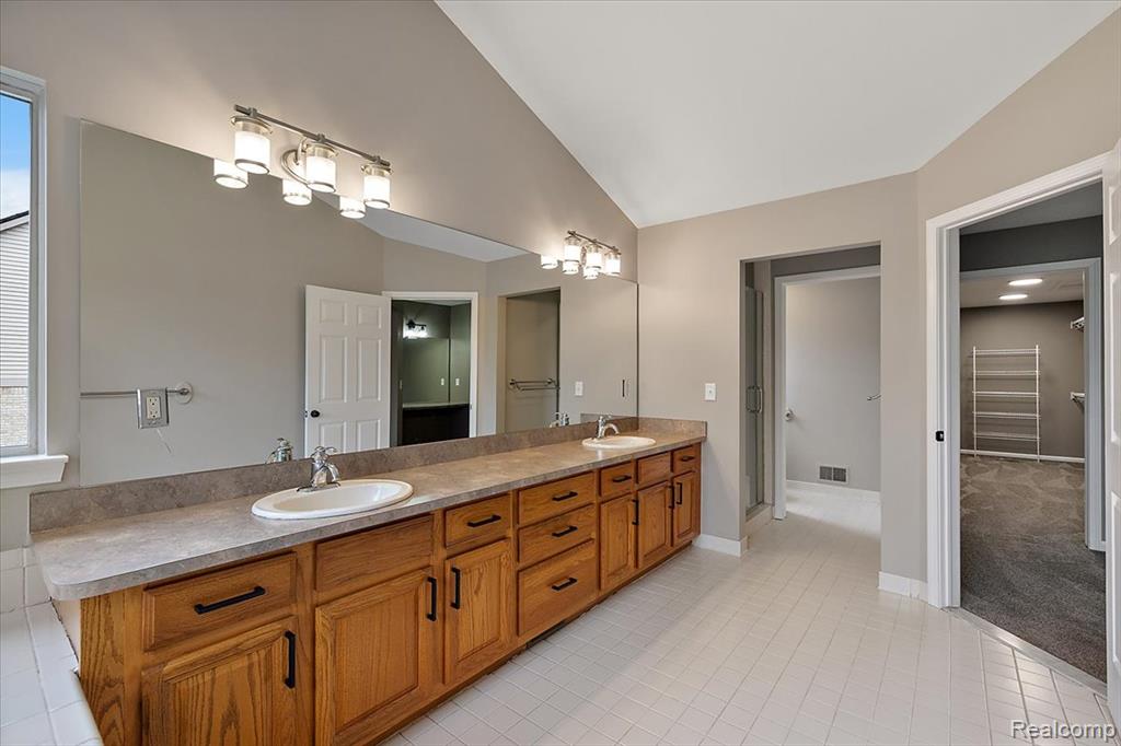 5390 Plantation Drive, Commerce Twp, MI 48382 — Photo 41