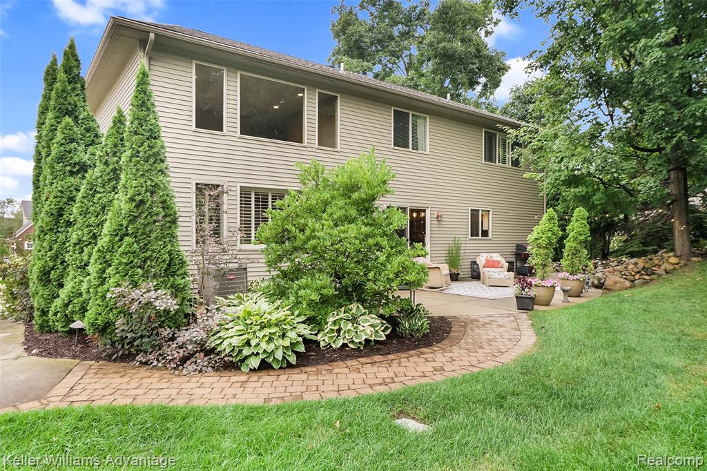 634 Olivia Drive, Milford, MI 48381 — Photo 2