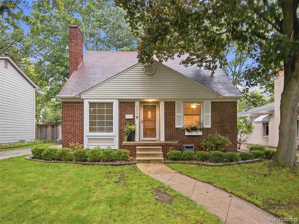 3250 Warick Road, Royal Oak, MI 48073