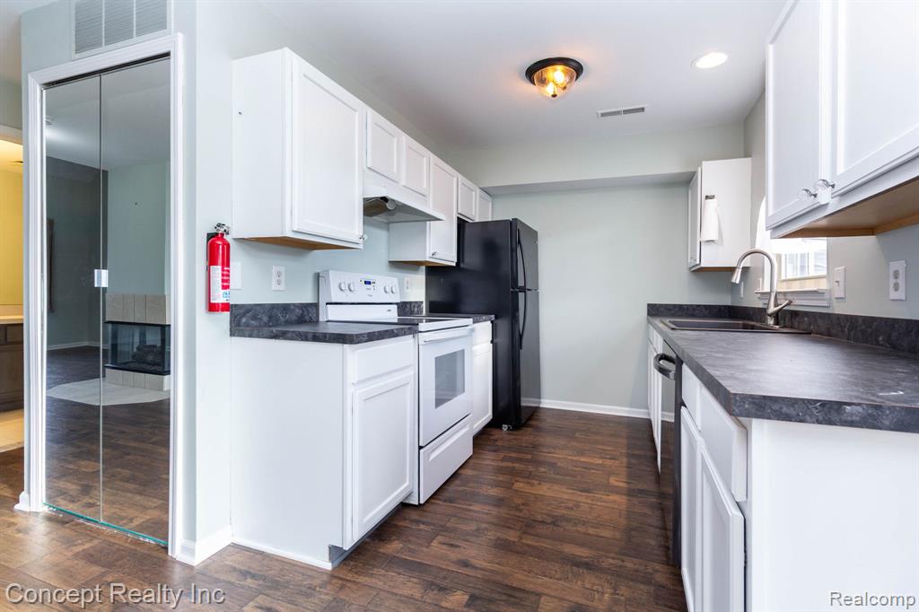 2851 Biddle Avenue, Wyandotte, MI 48192 — Photo 13