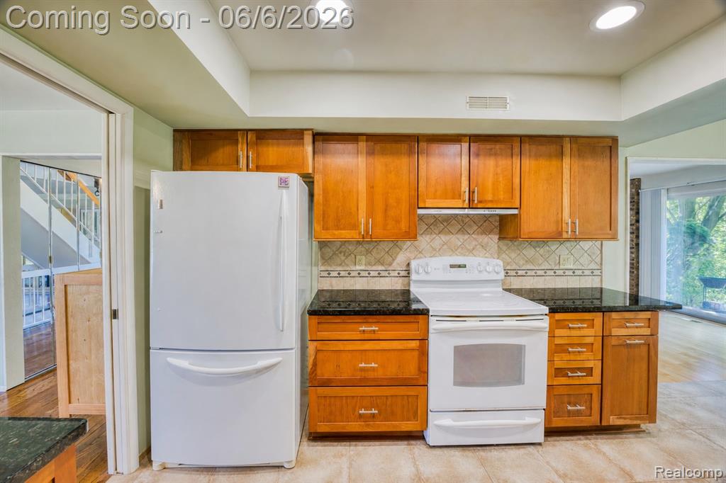 36275 Congress Road, Farmington, MI 48335 — Photo 14