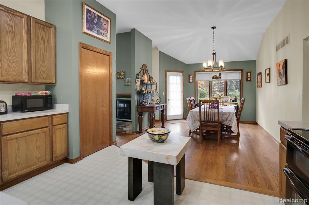 8127 Goldenrod Court, Brighton, MI 48116 — Photo 12